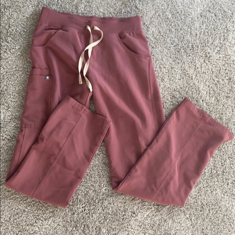 Small, tall mauve figs cargo scrubs